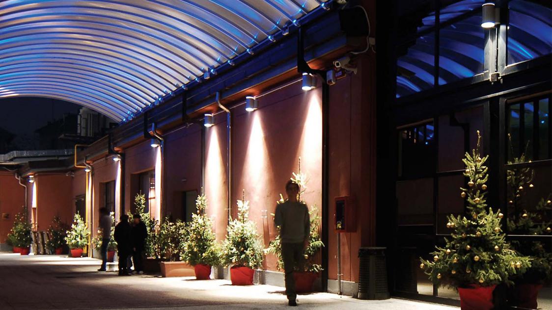 <p>BUILDING ENTRANCE</p>
